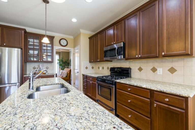 kitchen islands and granite countertops